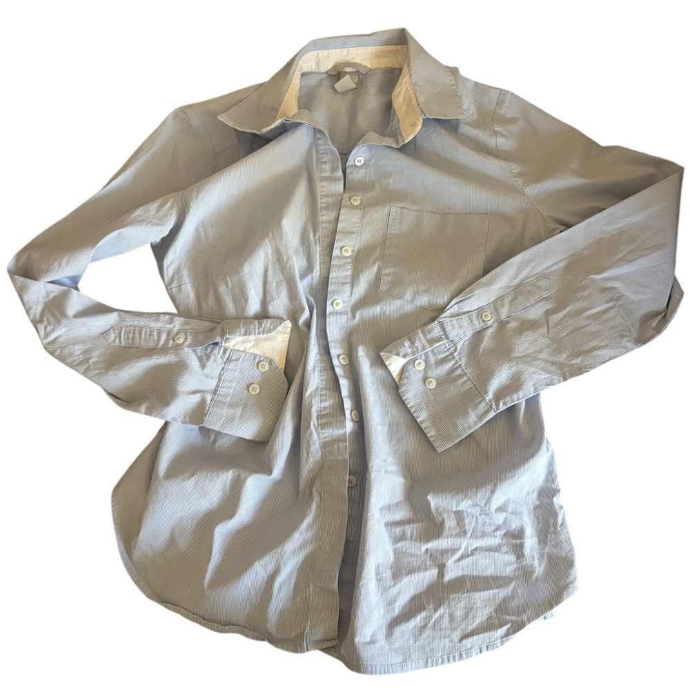 Women’s H&M Light blue/white button down Size 14